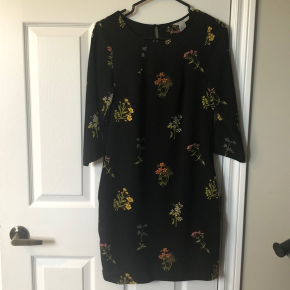 Black Flower dress with 3/4 sleeves - Picture 1 of 4